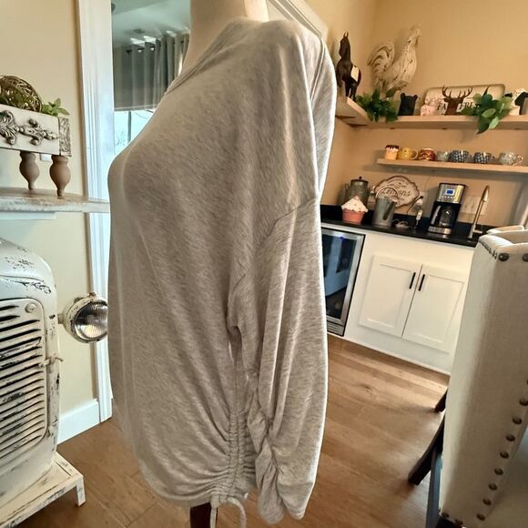 ATHLETA NWOT  GRAY GATHERED SIDES SWEATSHIRT XLG - Picture 3 of 5